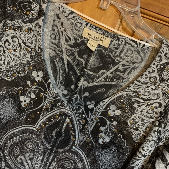 One World top - Picture 3 of 3